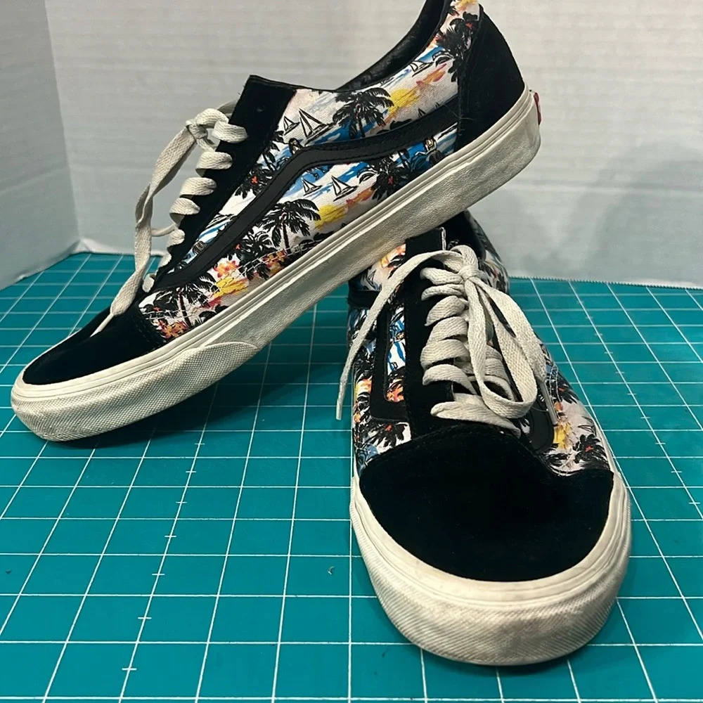 Island Custom Old School Vans men’s size 12W